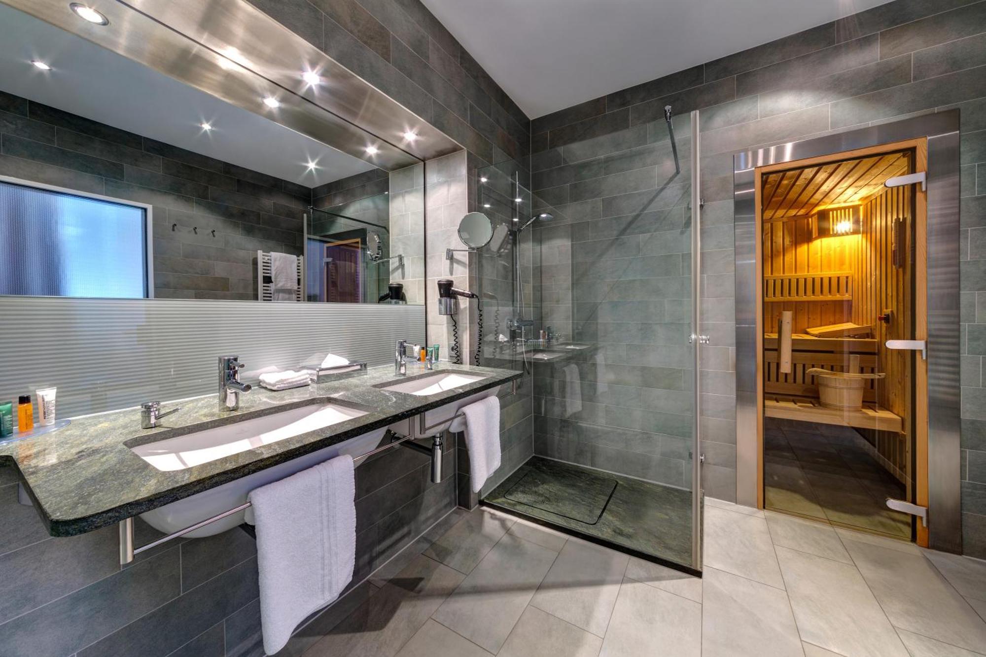Hilton Garden Neckarpark 4* Stuttgart