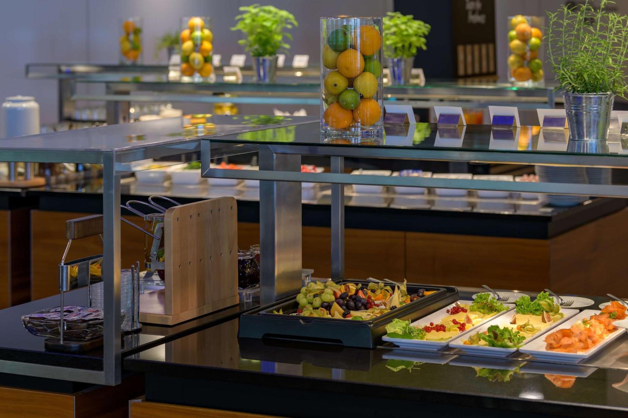 Hilton Garden Neckarpark 4*