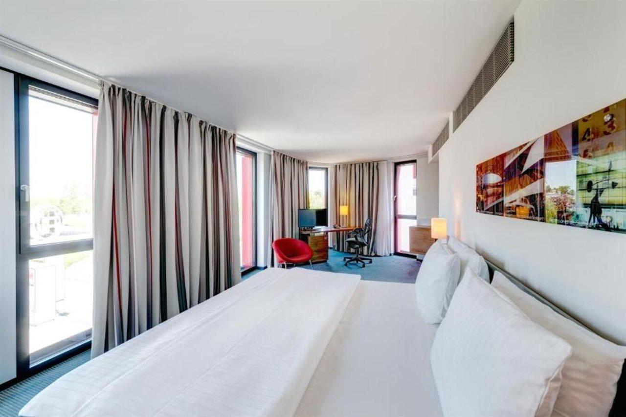 Hilton Garden Neckarpark 4* Stuttgart