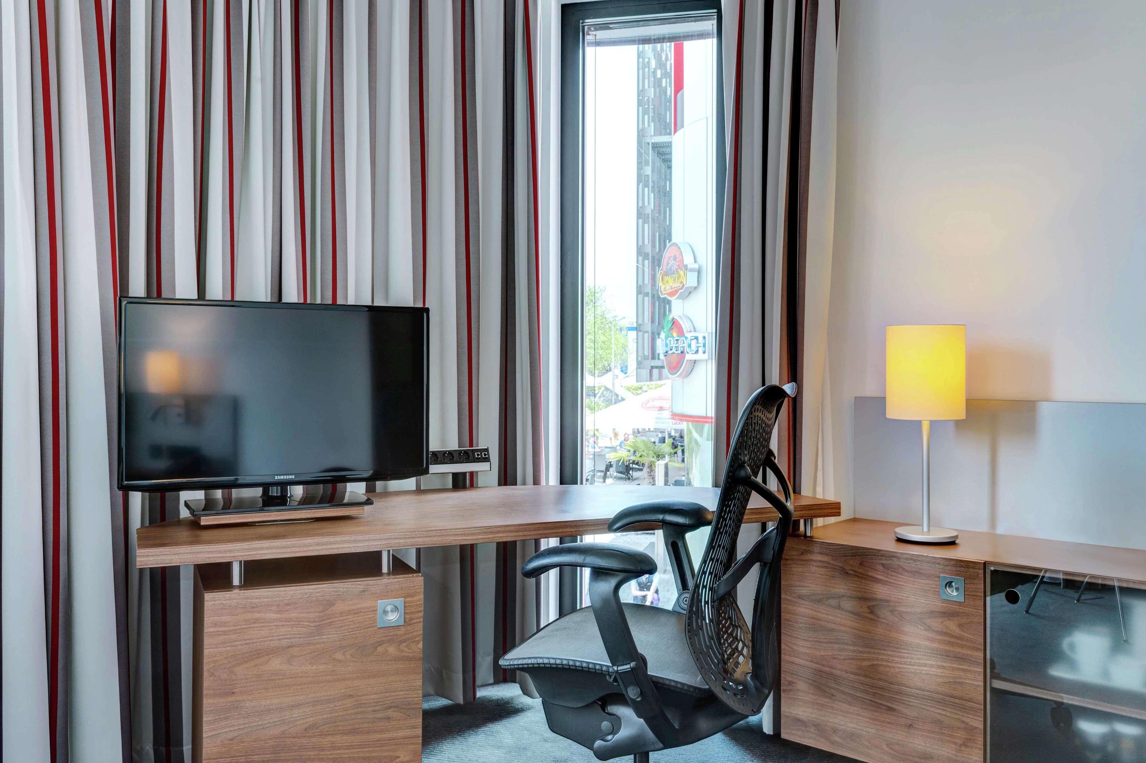 Hotel Hilton Garden Neckarpark 4*